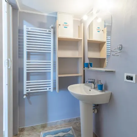 Parcheggio Gratis - 10min Aeroporto - Vista Mare Apartmán